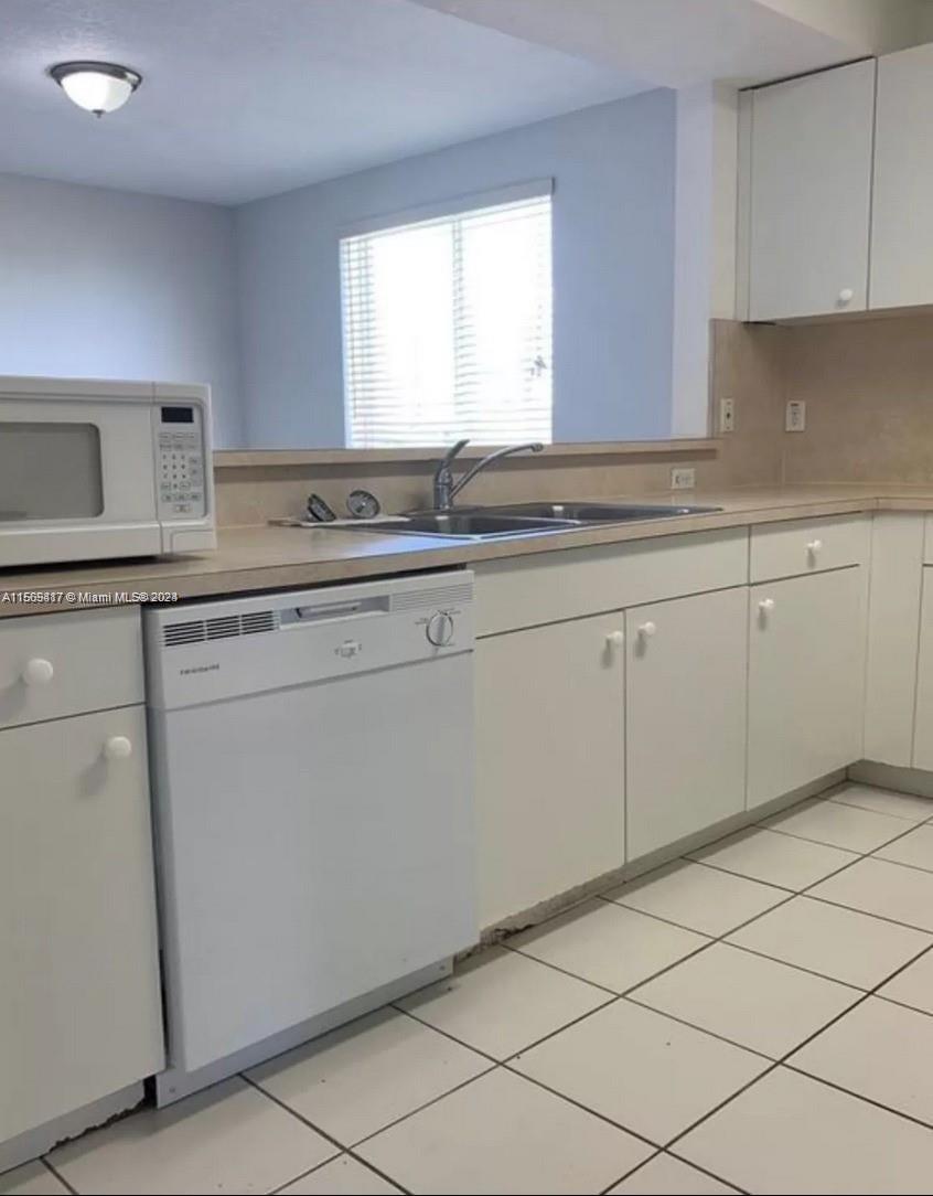 1627 NW 18th St 304, Miami, Florida 33125, 2 Bedrooms Bedrooms, ,2 BathroomsBathrooms,Residentiallease,For Rent,1627 NW 18th St 304,A11569817