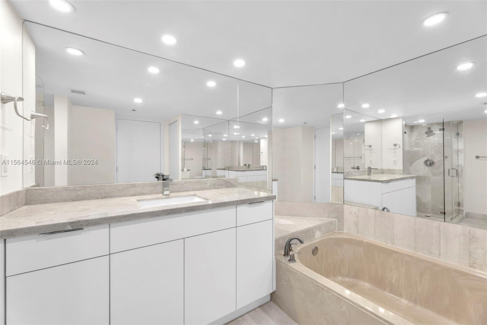 1717 N BAYSHORE DR A-1242, Miami, Florida 33132, 1 Bedroom Bedrooms, ,1 BathroomBathrooms,Residentiallease,For Rent,1717 N BAYSHORE DR A-1242,A11564546