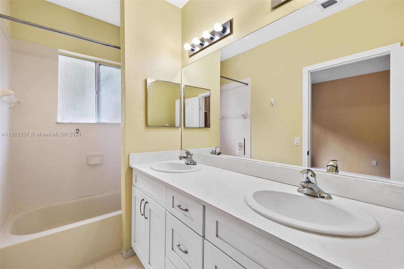 8440 SW 150th Ave 105, Miami, Florida 33193, 3 Bedrooms Bedrooms, ,2 BathroomsBathrooms,Residential,For Sale,8440 SW 150th Ave 105,A11562107