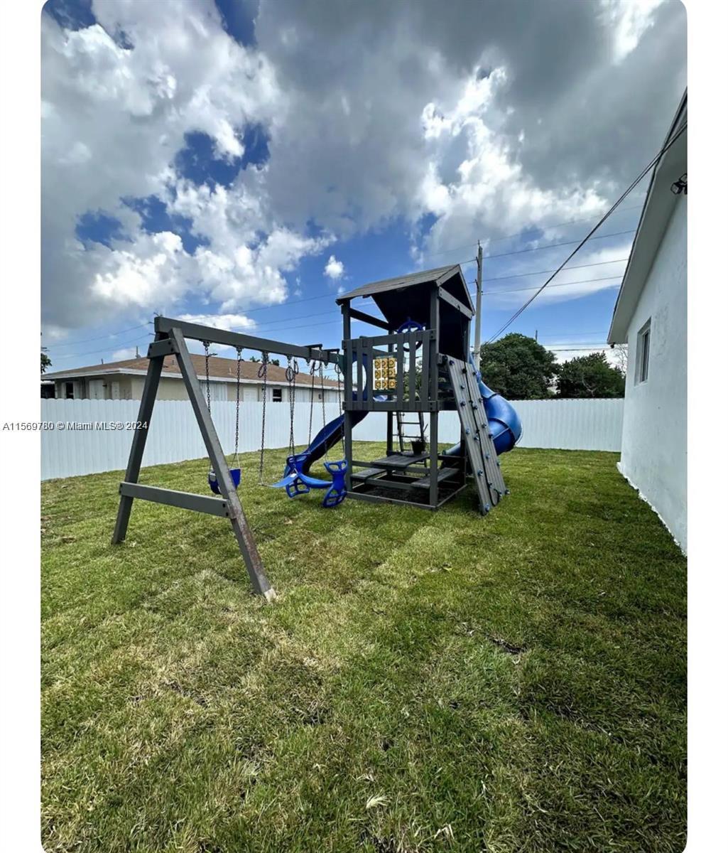 104 NW 9TH ST 3, Hallandale Beach, Florida 33009, 3 Bedrooms Bedrooms, ,2 BathroomsBathrooms,Residentiallease,For Rent,104 NW 9TH ST 3,A11569780