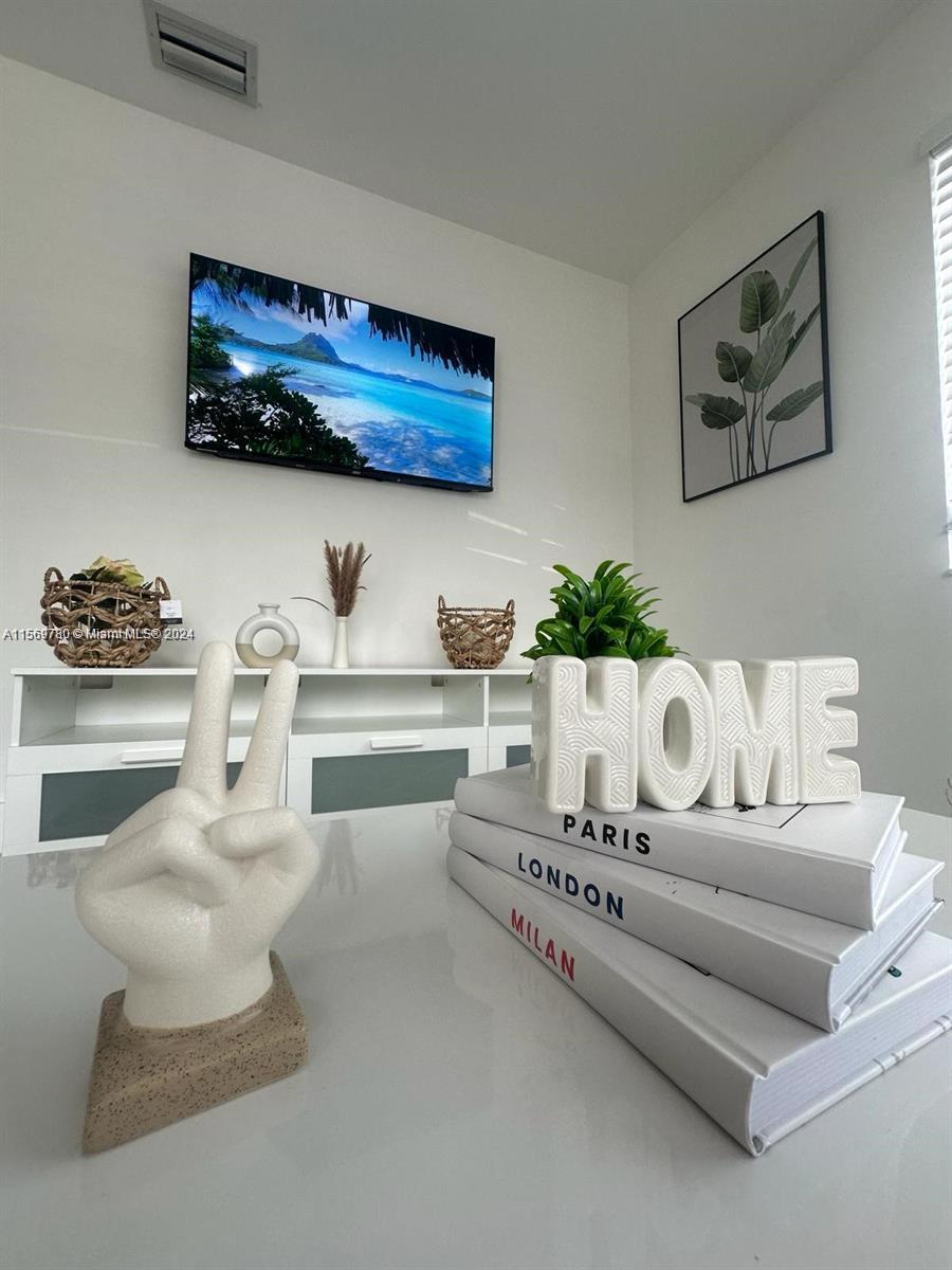 104 NW 9TH ST 3, Hallandale Beach, Florida 33009, 3 Bedrooms Bedrooms, ,2 BathroomsBathrooms,Residentiallease,For Rent,104 NW 9TH ST 3,A11569780