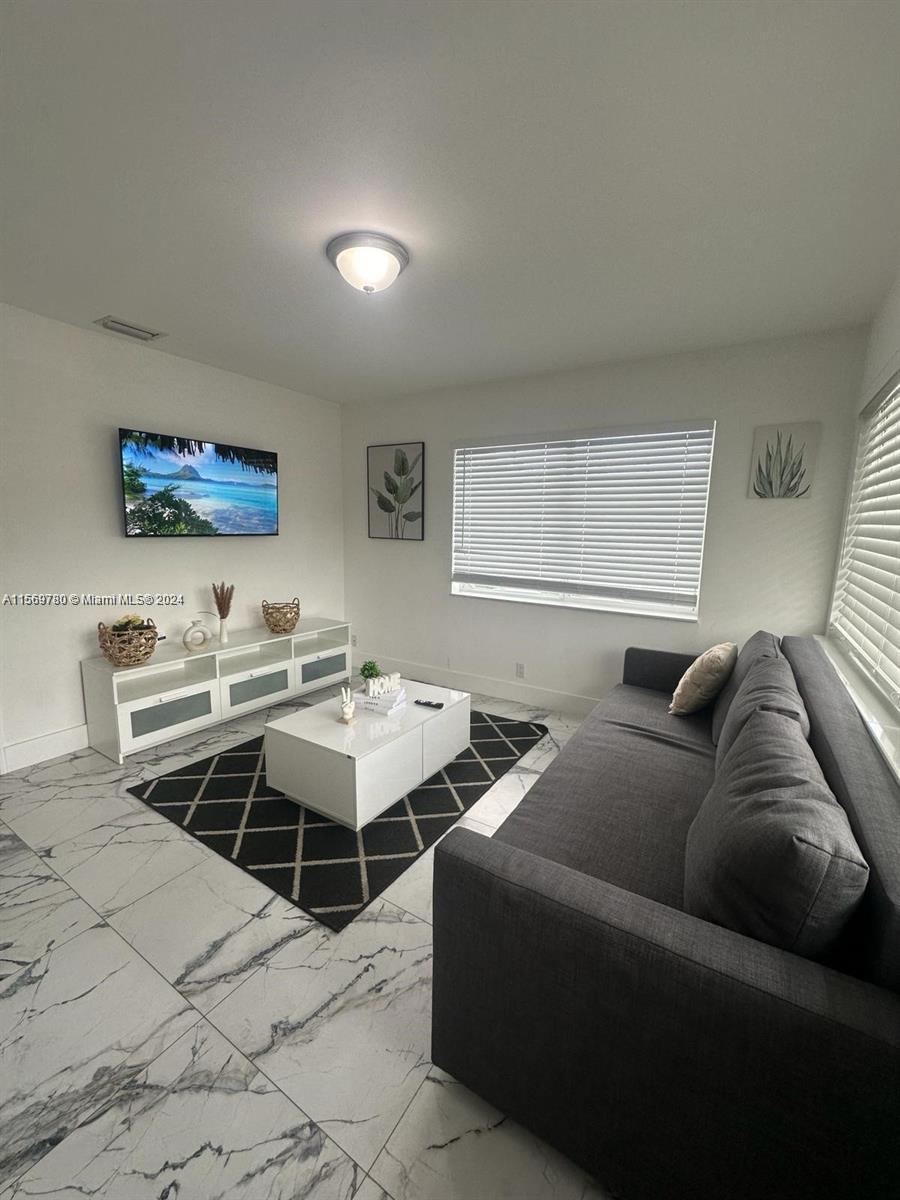 104 NW 9TH ST 3, Hallandale Beach, Florida 33009, 3 Bedrooms Bedrooms, ,2 BathroomsBathrooms,Residentiallease,For Rent,104 NW 9TH ST 3,A11569780