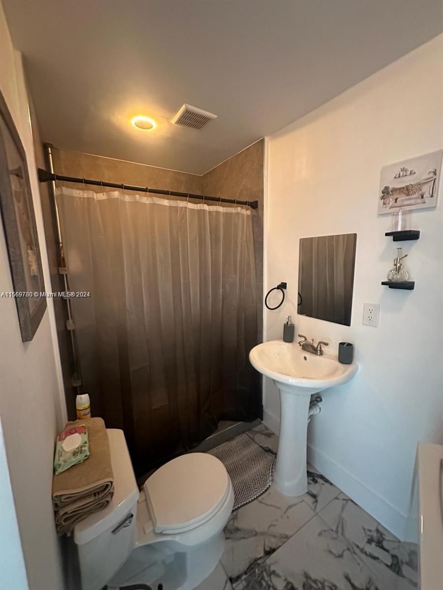 104 NW 9TH ST 3, Hallandale Beach, Florida 33009, 3 Bedrooms Bedrooms, ,2 BathroomsBathrooms,Residentiallease,For Rent,104 NW 9TH ST 3,A11569780