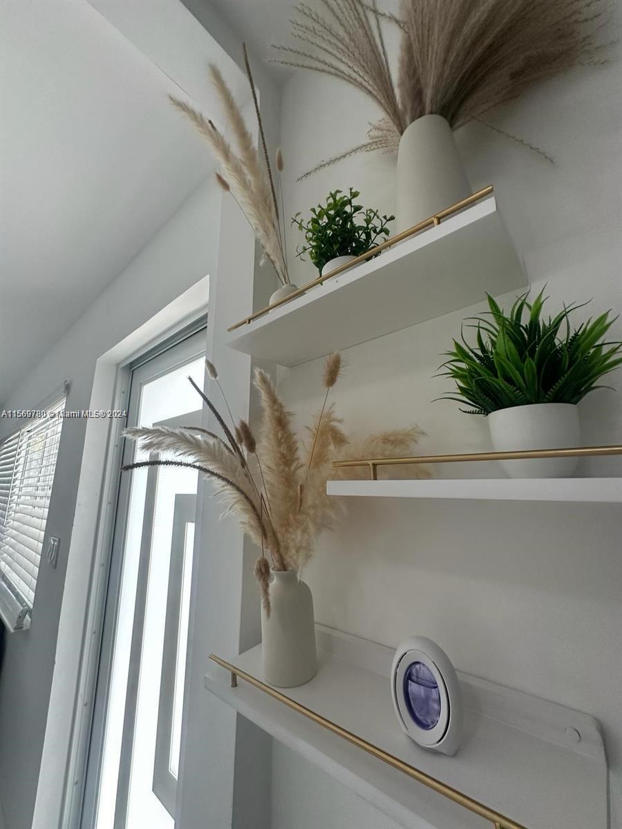 104 NW 9TH ST 3, Hallandale Beach, Florida 33009, 3 Bedrooms Bedrooms, ,2 BathroomsBathrooms,Residentiallease,For Rent,104 NW 9TH ST 3,A11569780