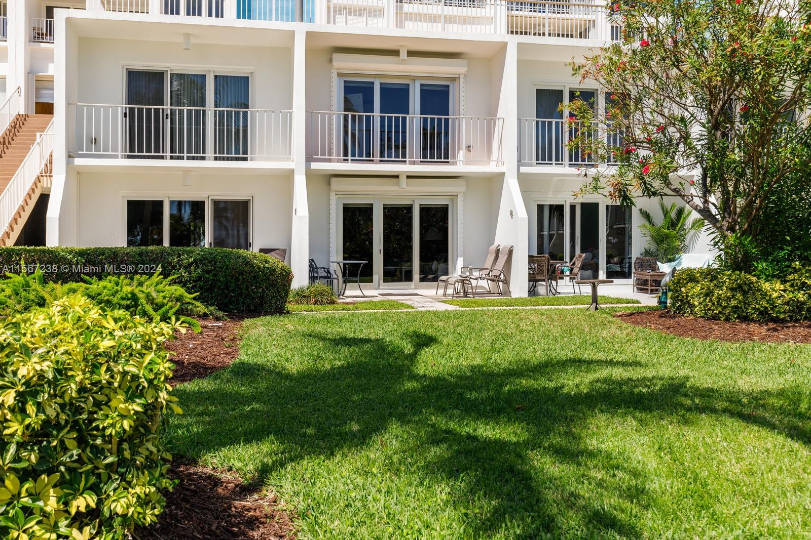 881 Ocean Dr TH18, Key Biscayne, Florida 33149, 2 Bedrooms Bedrooms, ,2 BathroomsBathrooms,Residentiallease,For Rent,881 Ocean Dr TH18,A11567238