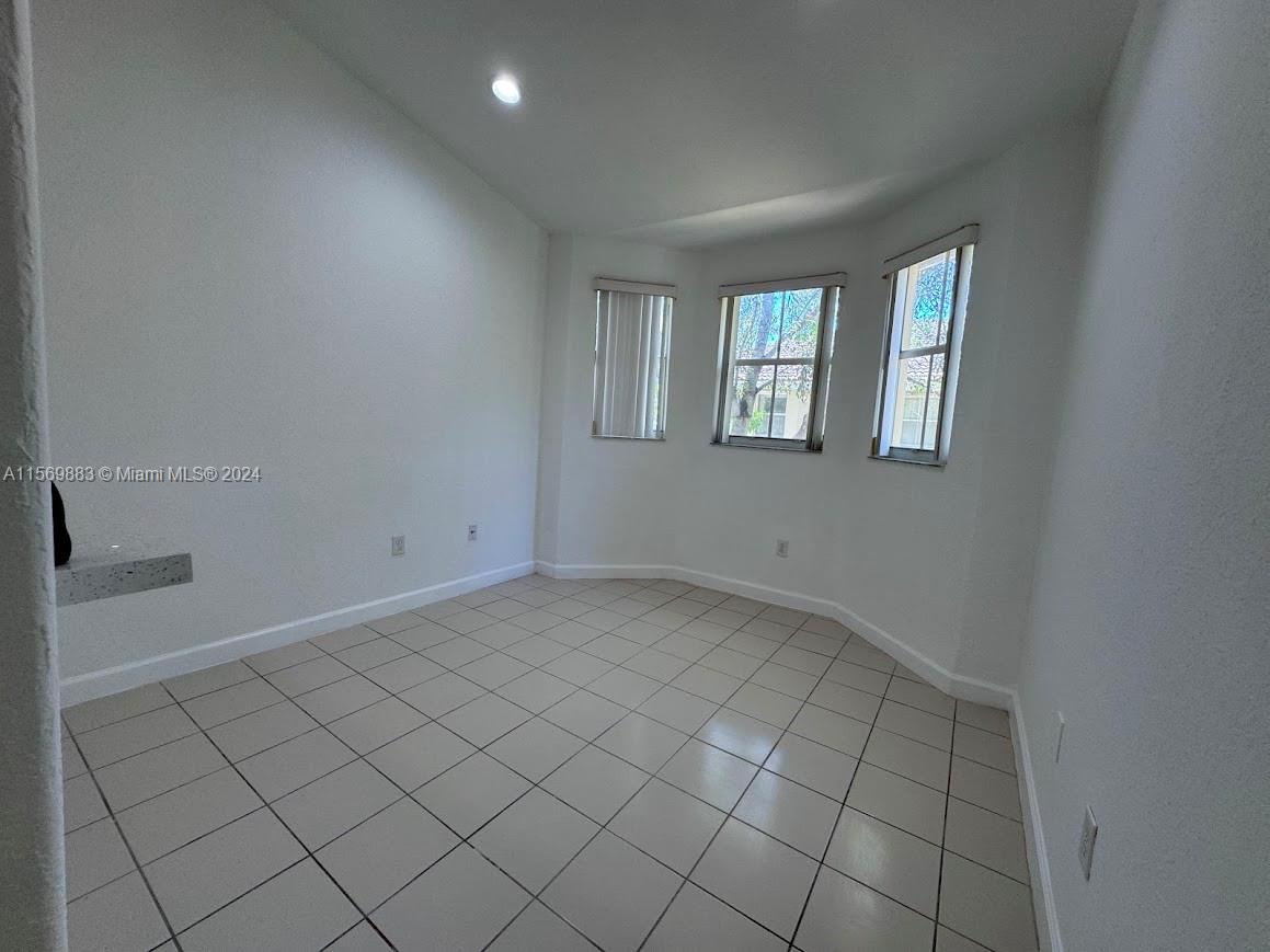 1536 SE 25th St 206, Homestead, Florida 33035, 2 Bedrooms Bedrooms, ,2 BathroomsBathrooms,Residentiallease,For Rent,1536 SE 25th St 206,A11569883