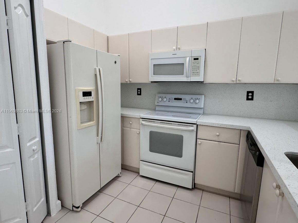 1536 SE 25th St 206, Homestead, Florida 33035, 2 Bedrooms Bedrooms, ,2 BathroomsBathrooms,Residentiallease,For Rent,1536 SE 25th St 206,A11569883