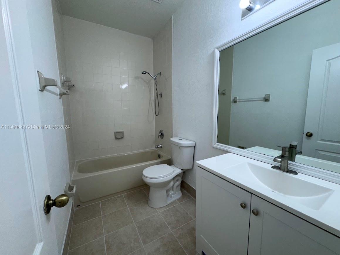 1536 SE 25th St 206, Homestead, Florida 33035, 2 Bedrooms Bedrooms, ,2 BathroomsBathrooms,Residentiallease,For Rent,1536 SE 25th St 206,A11569883