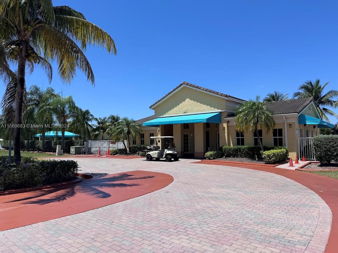 1536 SE 25th St 206, Homestead, Florida 33035, 2 Bedrooms Bedrooms, ,2 BathroomsBathrooms,Residentiallease,For Rent,1536 SE 25th St 206,A11569883