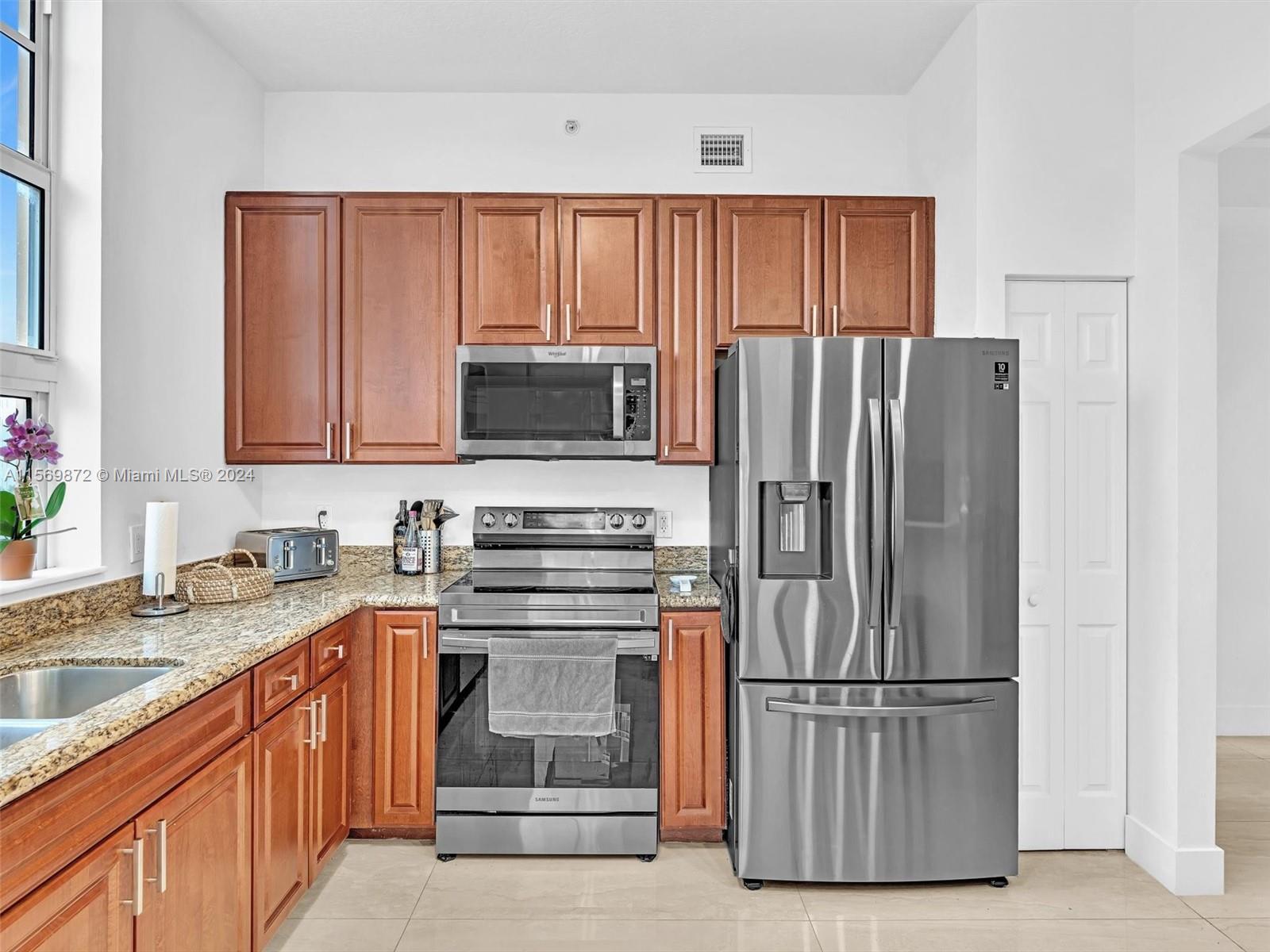 3001 NE 185th St 613, Aventura, Florida 33180, 2 Bedrooms Bedrooms, ,2 BathroomsBathrooms,Residentiallease,For Rent,3001 NE 185th St 613,A11569872