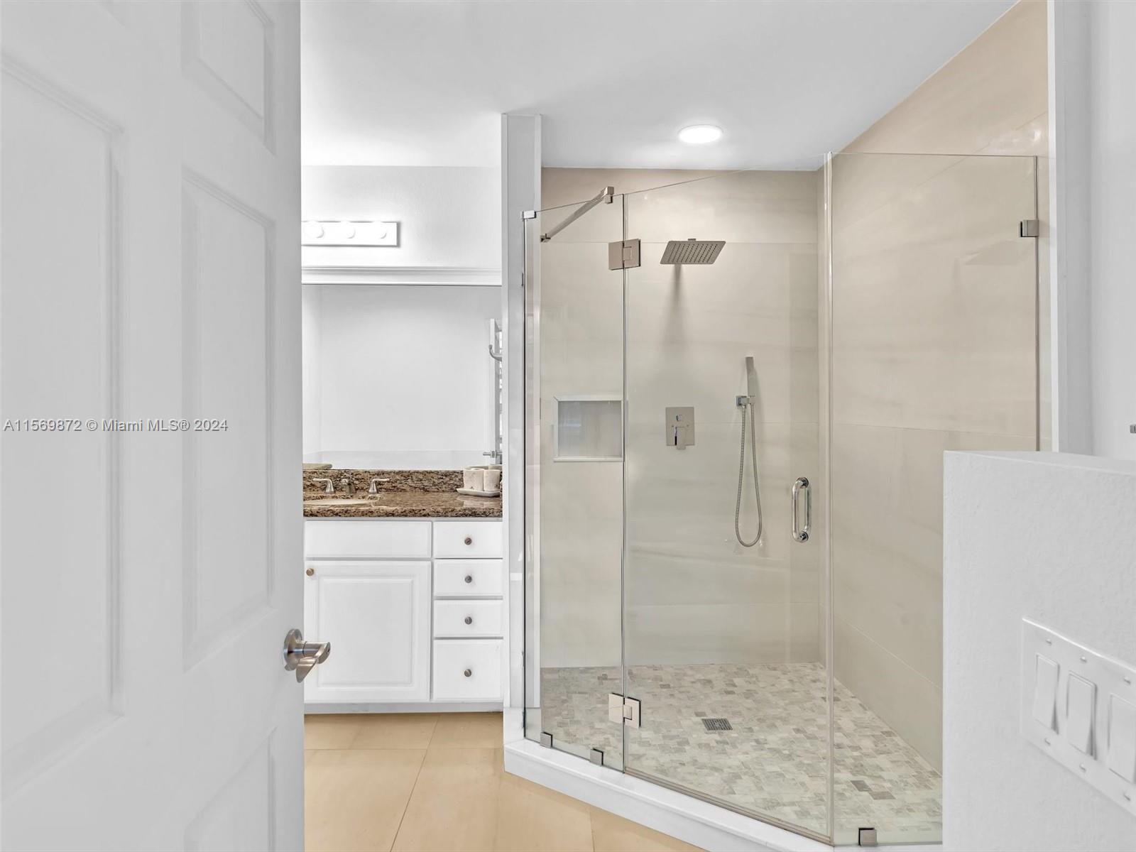 3001 NE 185th St 613, Aventura, Florida 33180, 2 Bedrooms Bedrooms, ,2 BathroomsBathrooms,Residentiallease,For Rent,3001 NE 185th St 613,A11569872