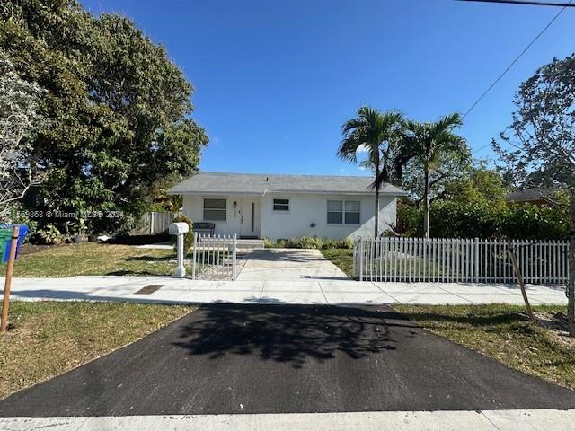 3005 SW 24th Ter  For Sale A11569868, FL