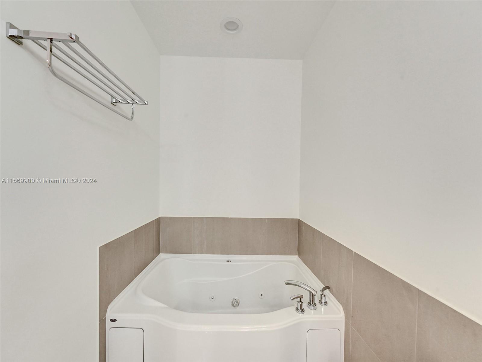 1945 S Ocean Dr 2101, Hallandale Beach, Florida 33009, 3 Bedrooms Bedrooms, ,3 BathroomsBathrooms,Residentiallease,For Rent,1945 S Ocean Dr 2101,A11569900