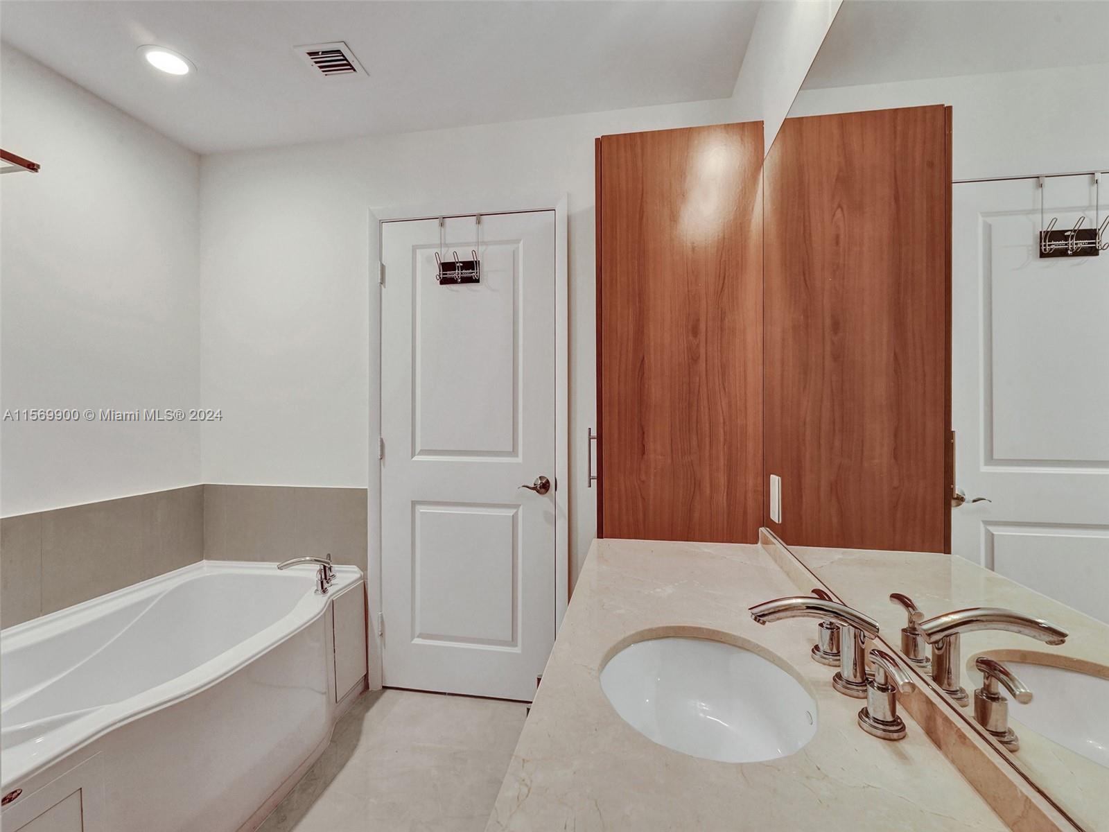 1945 S Ocean Dr 2101, Hallandale Beach, Florida 33009, 3 Bedrooms Bedrooms, ,3 BathroomsBathrooms,Residentiallease,For Rent,1945 S Ocean Dr 2101,A11569900