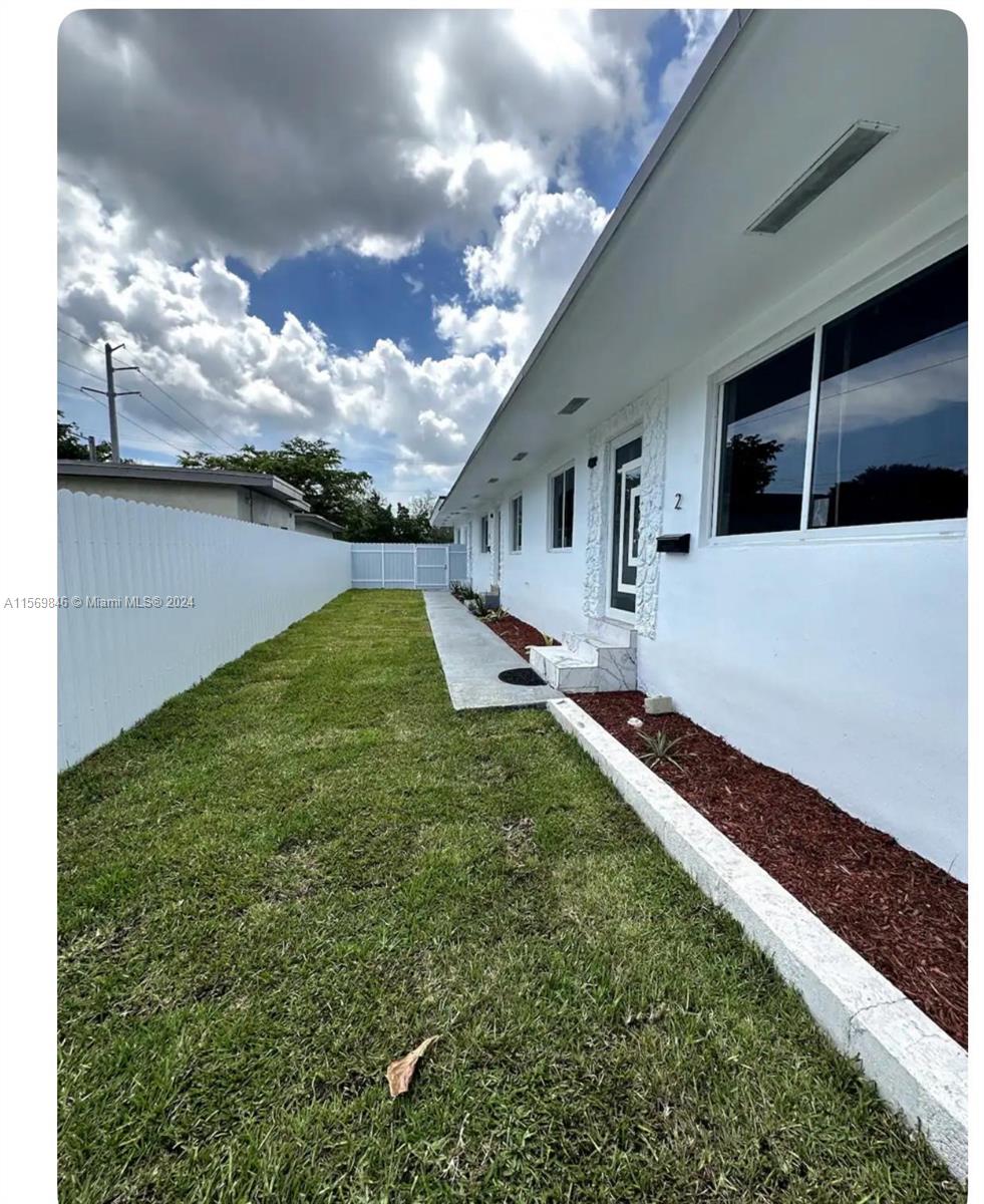 104 NW 9th St 2, Hallandale Beach, Florida 33009, 2 Bedrooms Bedrooms, ,1 BathroomBathrooms,Residentiallease,For Rent,104 NW 9th St 2,A11569846