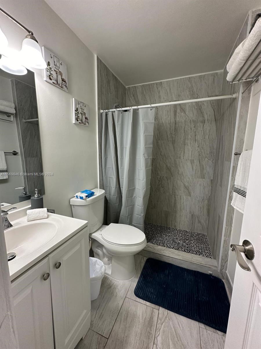 104 NW 9th St 2, Hallandale Beach, Florida 33009, 2 Bedrooms Bedrooms, ,1 BathroomBathrooms,Residentiallease,For Rent,104 NW 9th St 2,A11569846