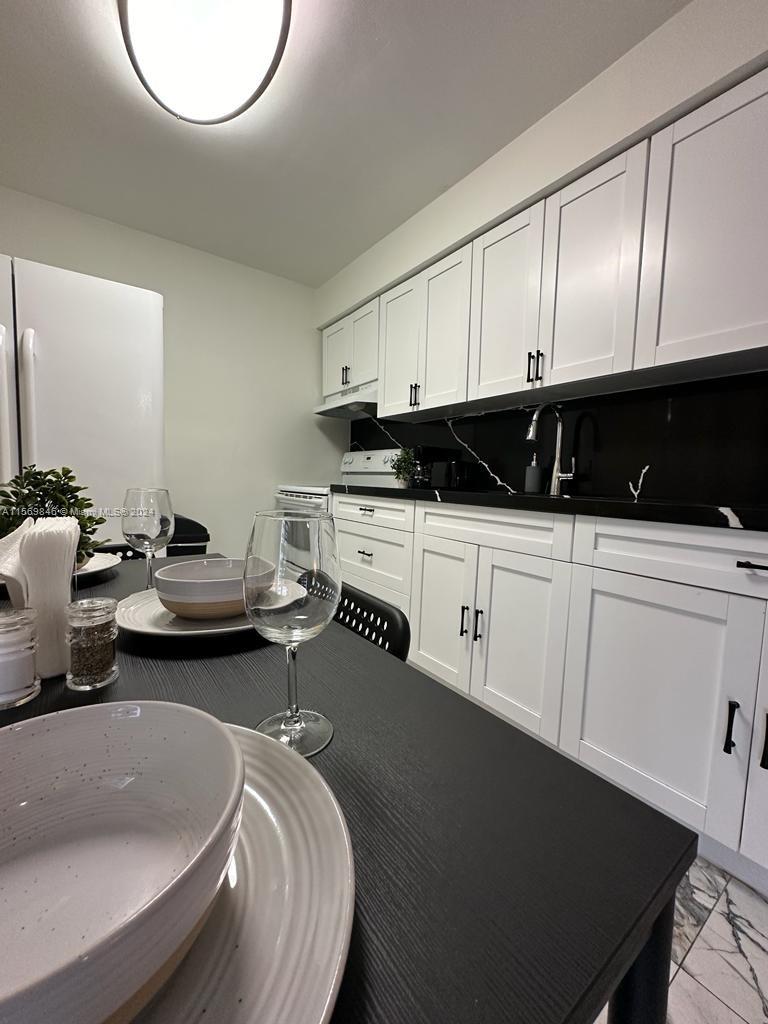 104 NW 9th St 2, Hallandale Beach, Florida 33009, 2 Bedrooms Bedrooms, ,1 BathroomBathrooms,Residentiallease,For Rent,104 NW 9th St 2,A11569846