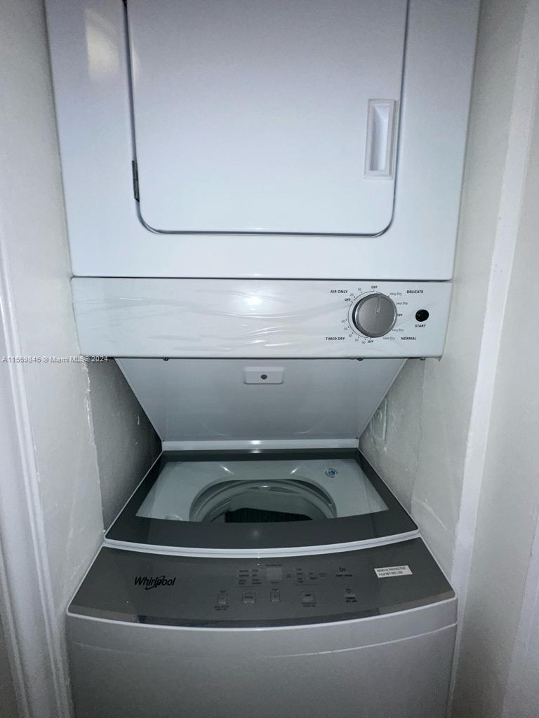 104 NW 9th St 2, Hallandale Beach, Florida 33009, 2 Bedrooms Bedrooms, ,1 BathroomBathrooms,Residentiallease,For Rent,104 NW 9th St 2,A11569846