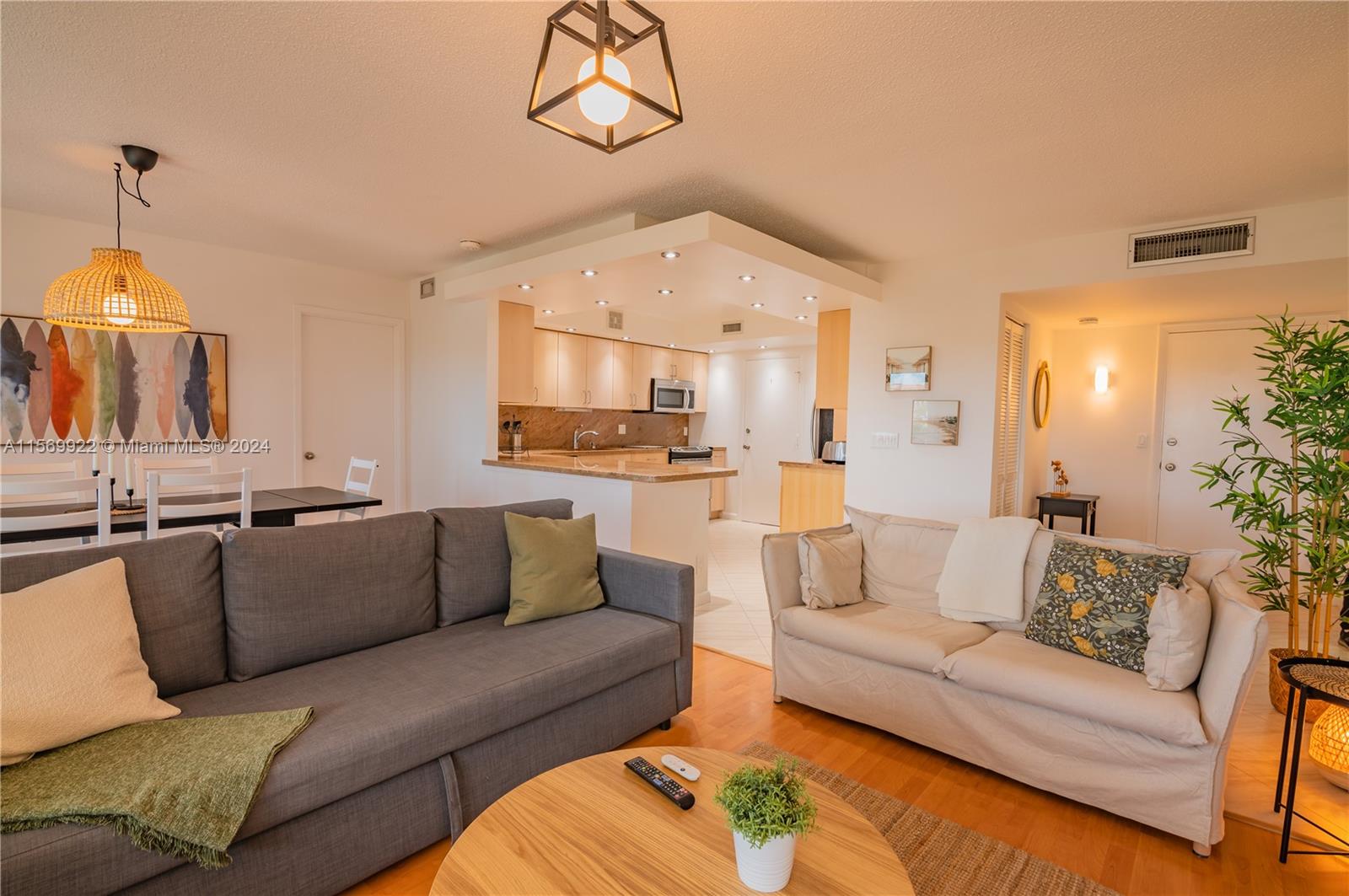 Hallandale Beach, Florida 33009, 2 Bedrooms Bedrooms, ,2 BathroomsBathrooms,Residential,For Sale,A11569922