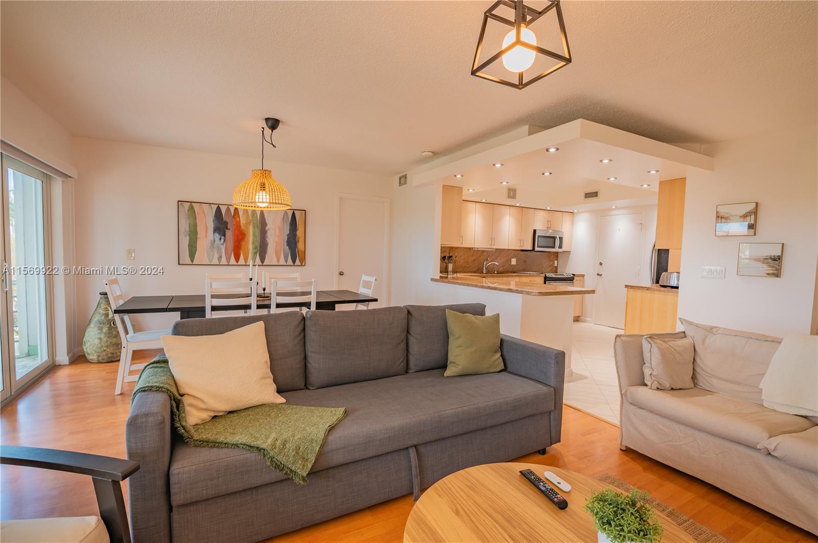 Hallandale Beach, Florida 33009, 2 Bedrooms Bedrooms, ,2 BathroomsBathrooms,Residential,For Sale,A11569922