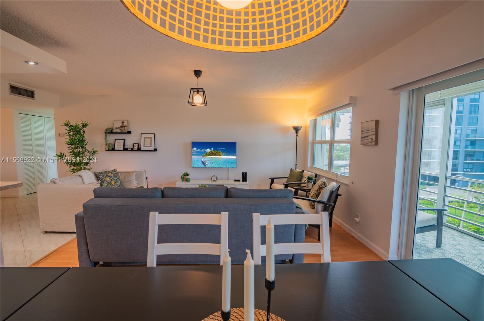 Hallandale Beach, Florida 33009, 2 Bedrooms Bedrooms, ,2 BathroomsBathrooms,Residential,For Sale,A11569922