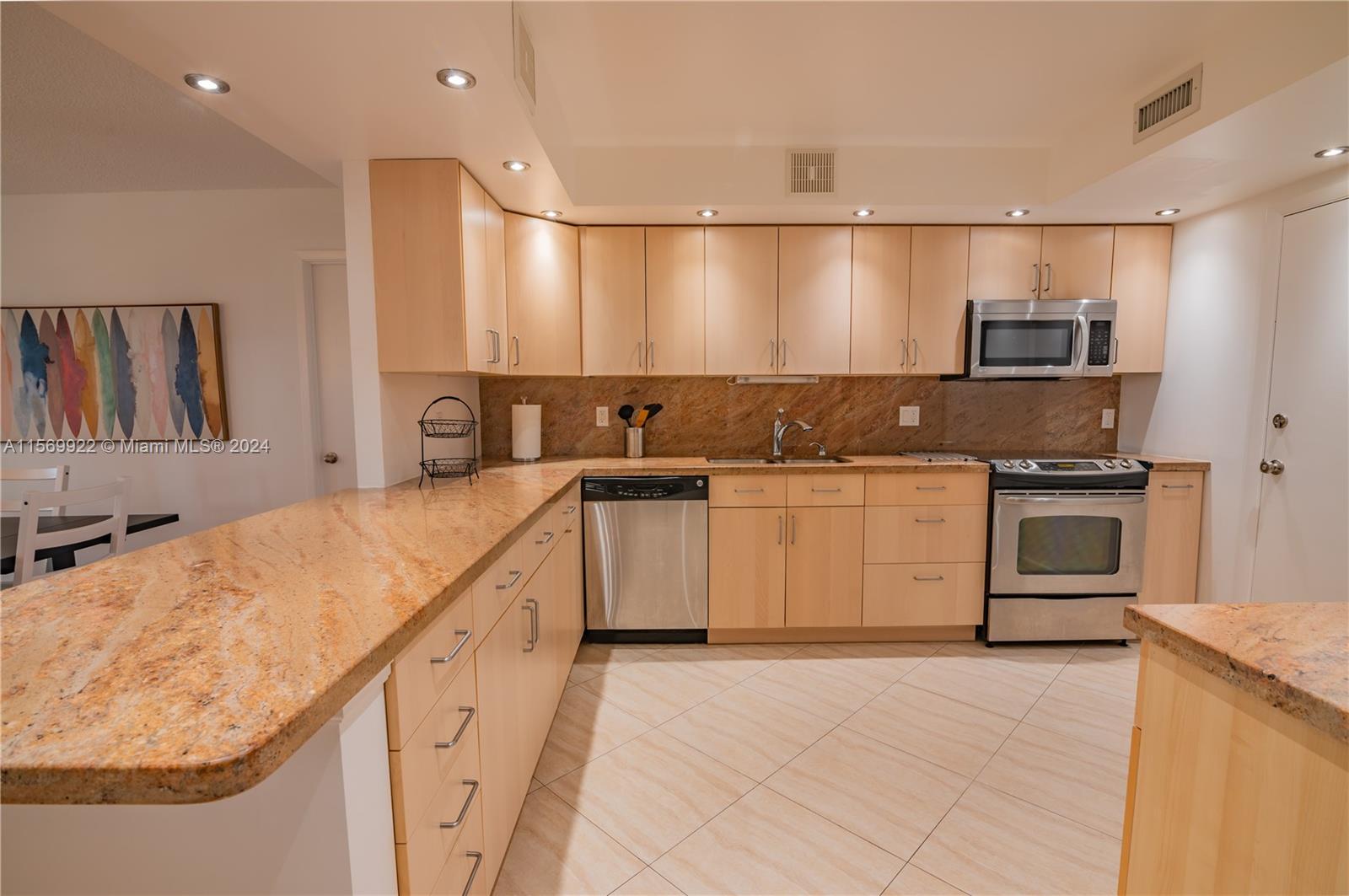 Hallandale Beach, Florida 33009, 2 Bedrooms Bedrooms, ,2 BathroomsBathrooms,Residential,For Sale,A11569922