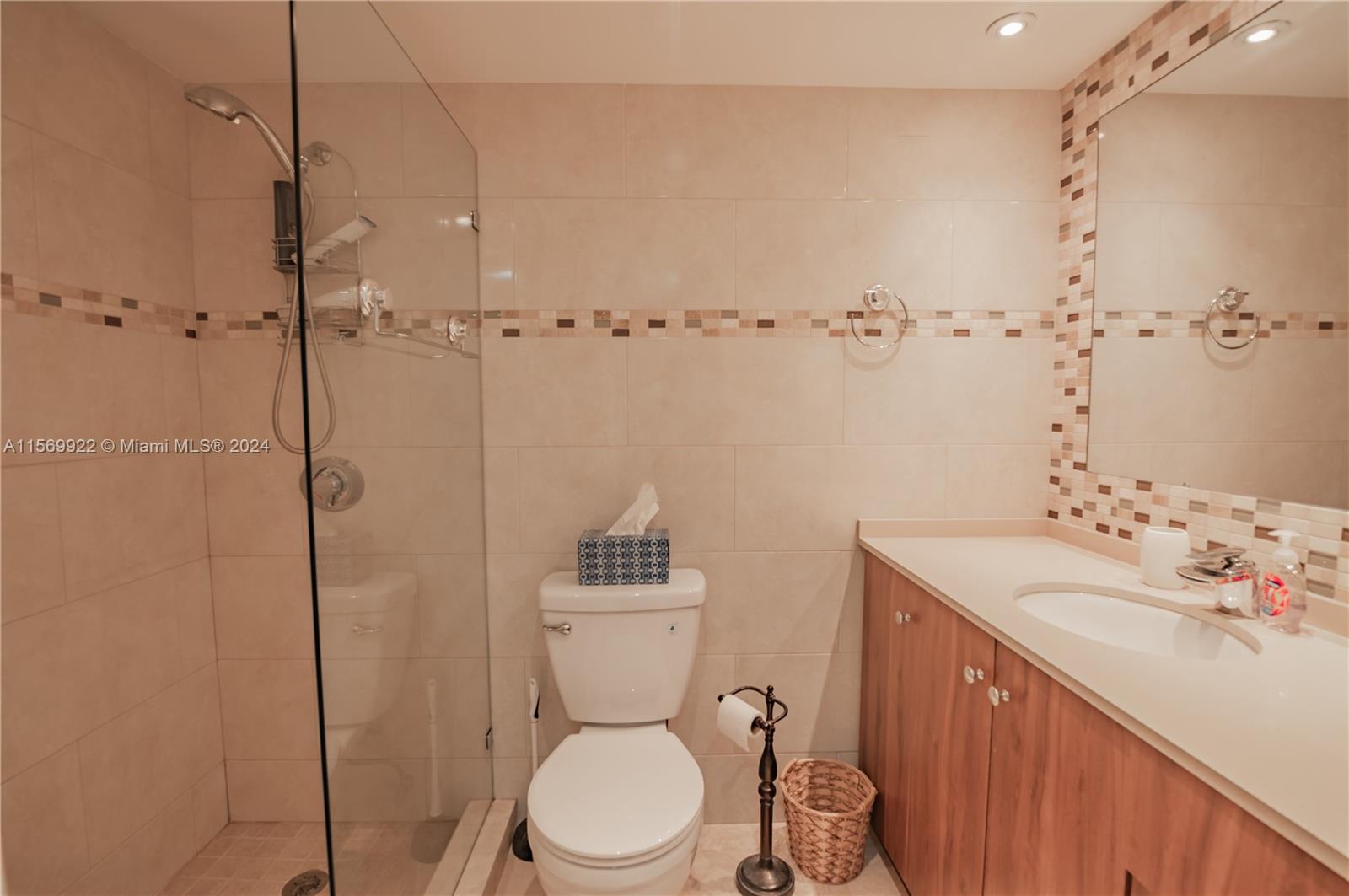 Hallandale Beach, Florida 33009, 2 Bedrooms Bedrooms, ,2 BathroomsBathrooms,Residential,For Sale,A11569922