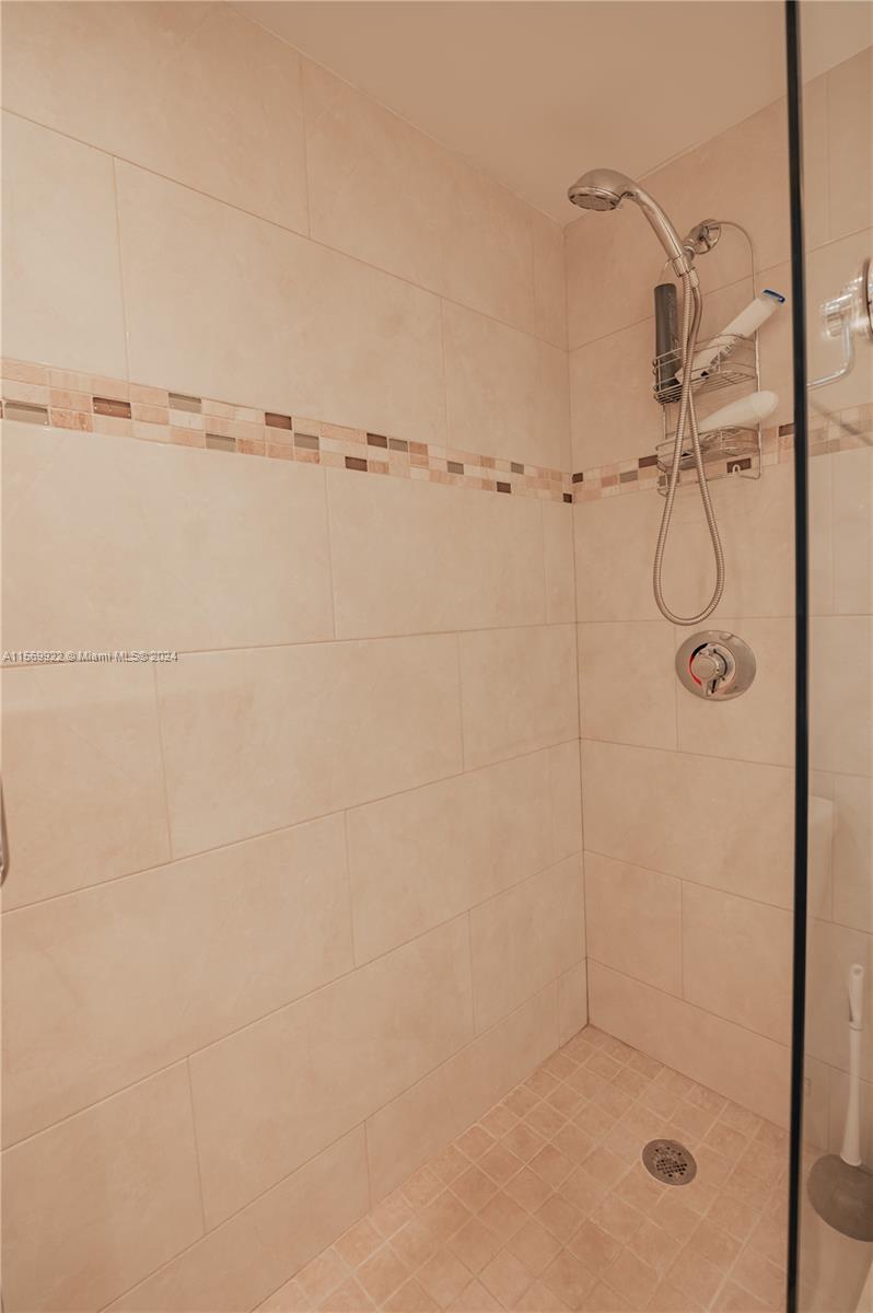 Hallandale Beach, Florida 33009, 2 Bedrooms Bedrooms, ,2 BathroomsBathrooms,Residential,For Sale,A11569922