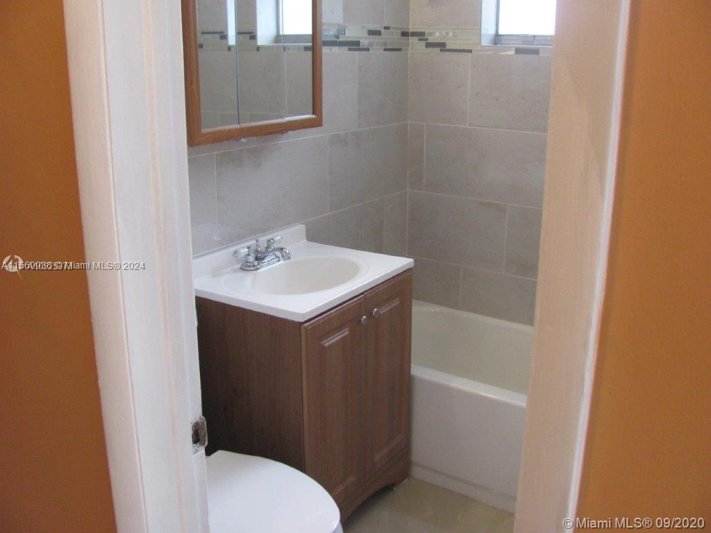 311 NE 57th St 313, Miami, Florida 33137, 2 Bedrooms Bedrooms, ,1 BathroomBathrooms,Residentiallease,For Rent,311 NE 57th St 313,A11569938