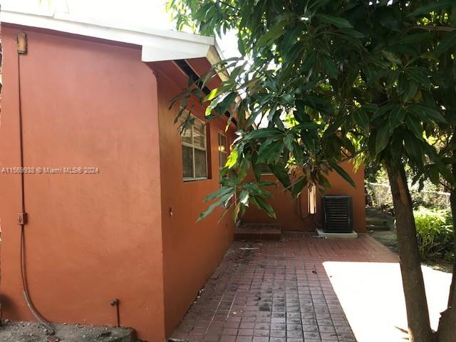 311 NE 57th St 313, Miami, Florida 33137, 2 Bedrooms Bedrooms, ,1 BathroomBathrooms,Residentiallease,For Rent,311 NE 57th St 313,A11569938