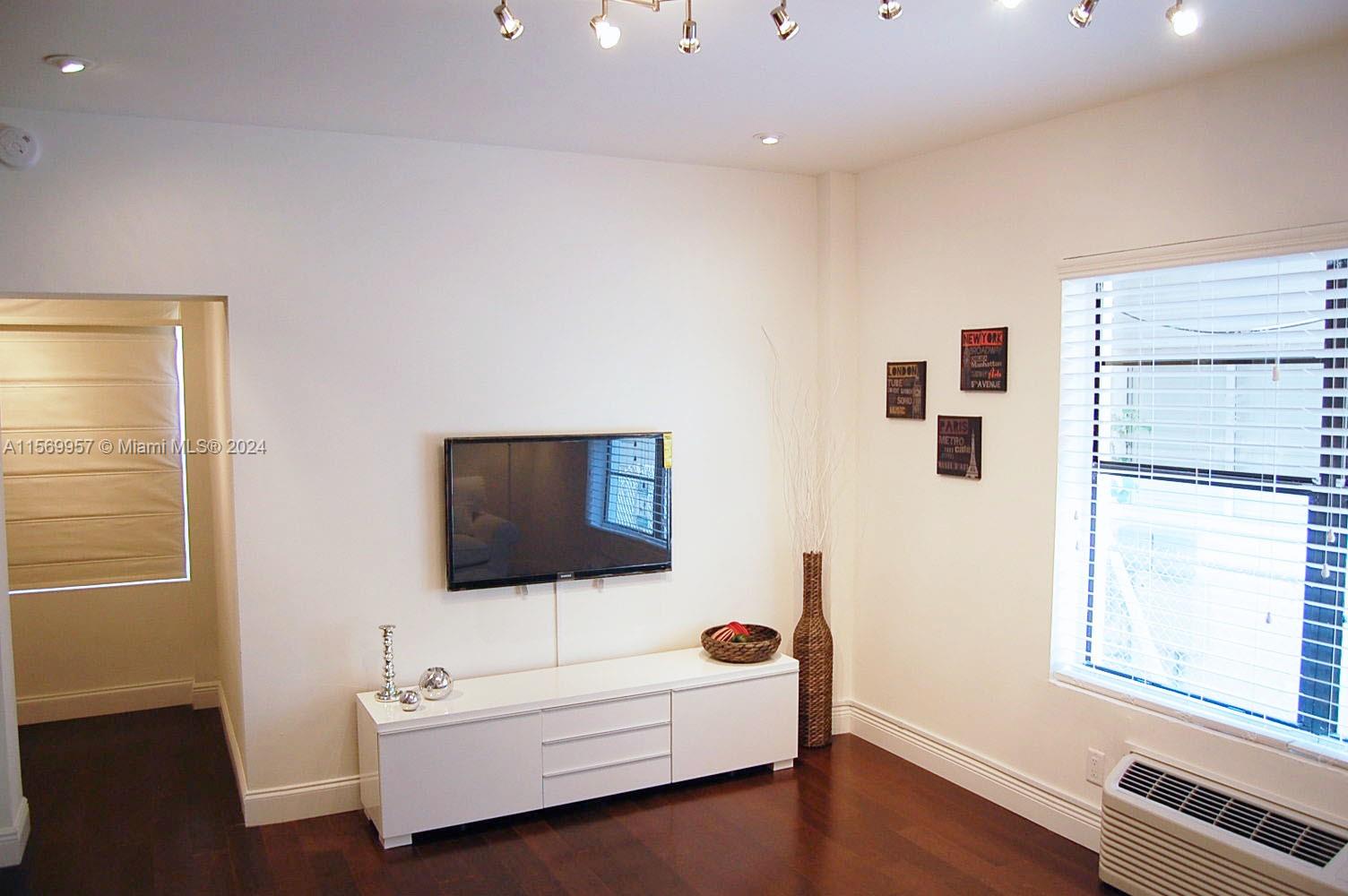 934 Michigan Ave 105, Miami Beach, Florida 33139, 1 Bedroom Bedrooms, ,1 BathroomBathrooms,Residential,For Sale,934 Michigan Ave 105,A11569957