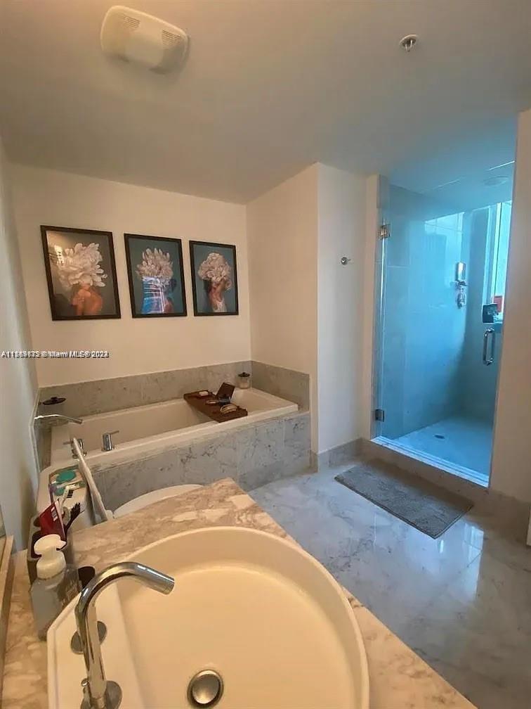244 Biscayne Blvd 1708, Miami, Florida 33132, 2 Bedrooms Bedrooms, ,2 BathroomsBathrooms,Residentiallease,For Rent,244 Biscayne Blvd 1708,A11569579