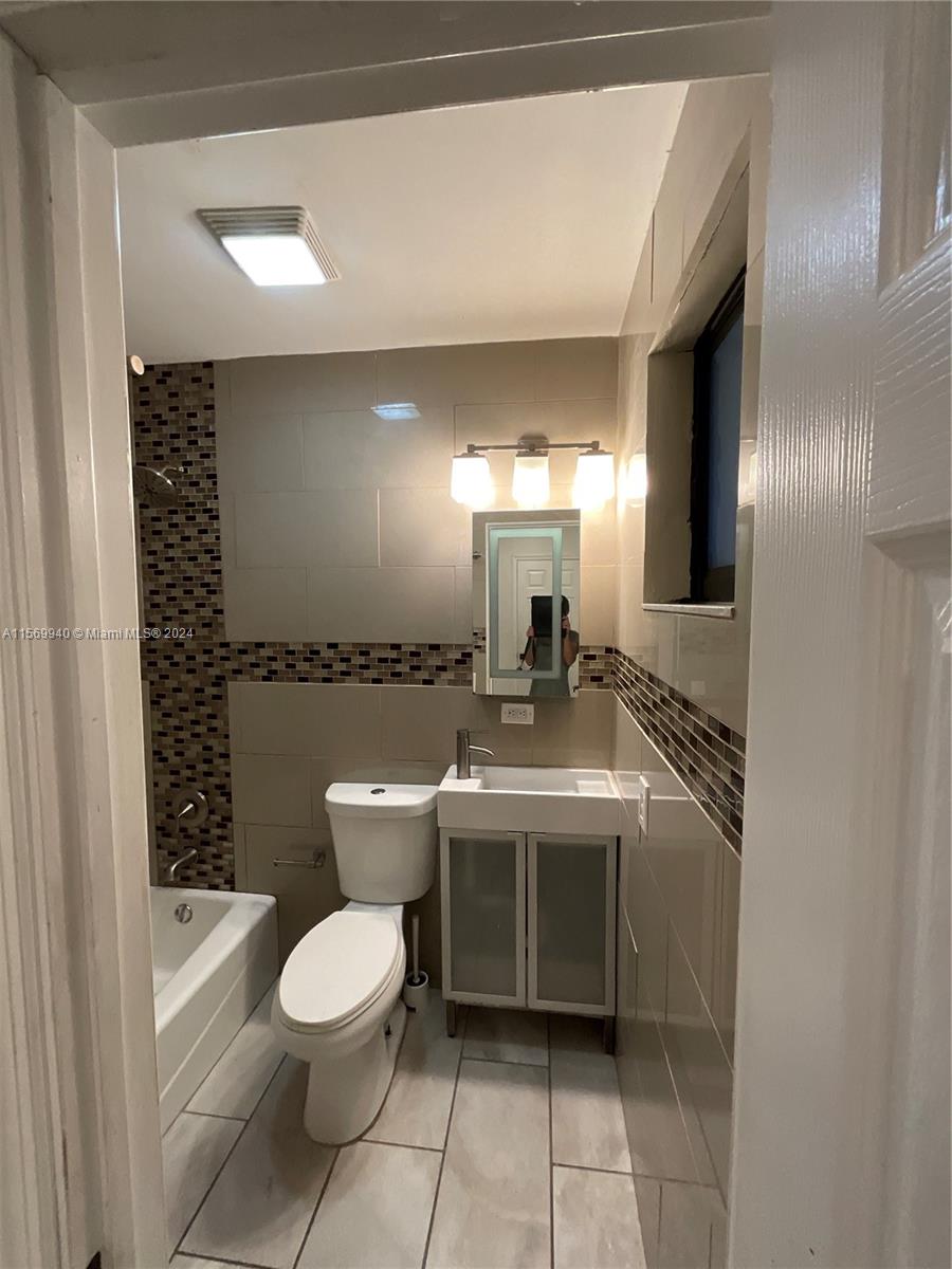 288 NW 47th St, Miami, Florida 33127, 4 Bedrooms Bedrooms, ,2 BathroomsBathrooms,Residentiallease,For Rent,288 NW 47th St,A11569940