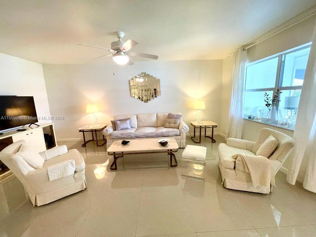 580 Egret Dr 308, Hallandale Beach, Florida 33009, 2 Bedrooms Bedrooms, ,2 BathroomsBathrooms,Residentiallease,For Rent,580 Egret Dr 308,A11569968