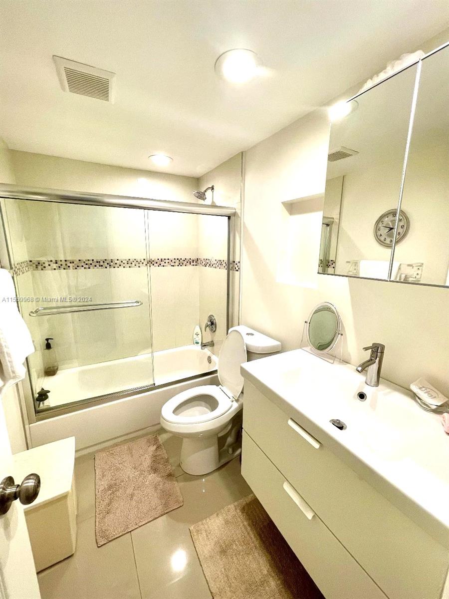 580 Egret Dr 308, Hallandale Beach, Florida 33009, 2 Bedrooms Bedrooms, ,2 BathroomsBathrooms,Residentiallease,For Rent,580 Egret Dr 308,A11569968