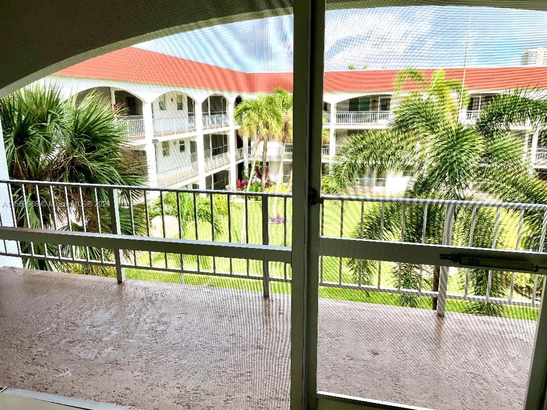 580 Egret Dr 308, Hallandale Beach, Florida 33009, 2 Bedrooms Bedrooms, ,2 BathroomsBathrooms,Residentiallease,For Rent,580 Egret Dr 308,A11569968