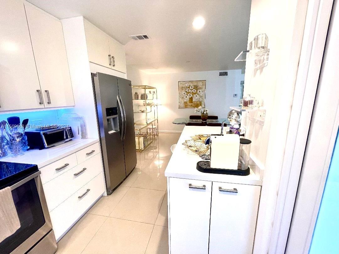 580 Egret Dr 308, Hallandale Beach, Florida 33009, 2 Bedrooms Bedrooms, ,2 BathroomsBathrooms,Residentiallease,For Rent,580 Egret Dr 308,A11569968