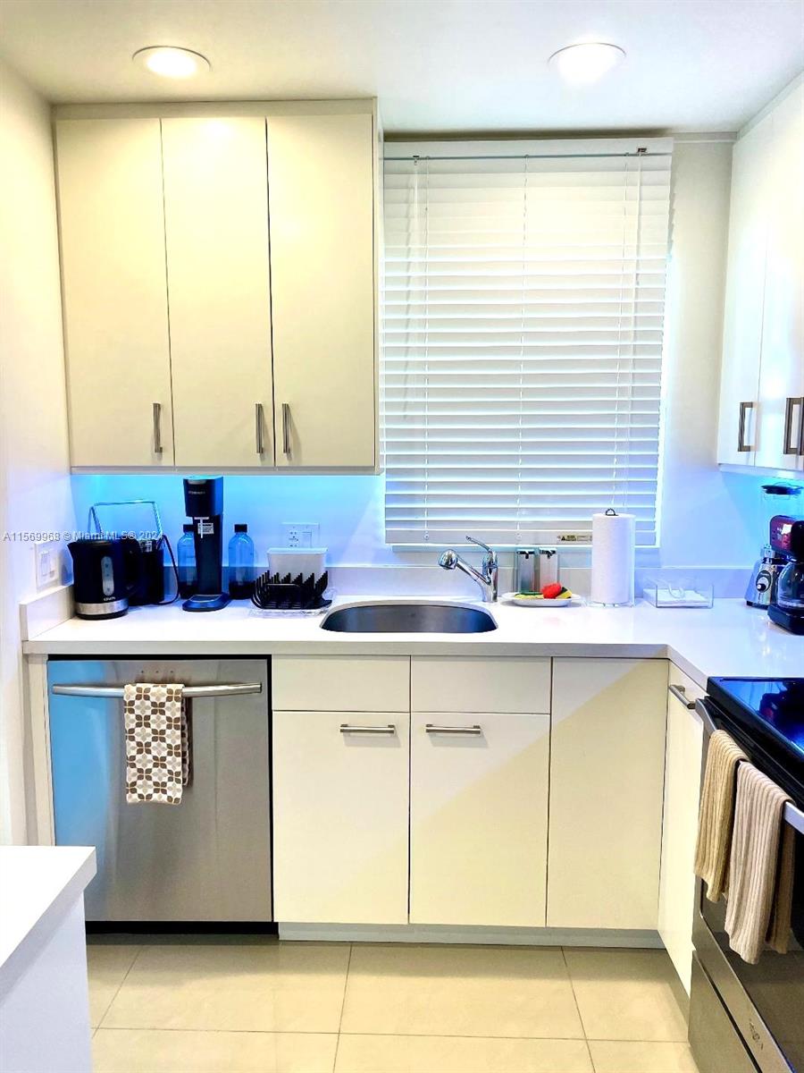 580 Egret Dr 308, Hallandale Beach, Florida 33009, 2 Bedrooms Bedrooms, ,2 BathroomsBathrooms,Residentiallease,For Rent,580 Egret Dr 308,A11569968
