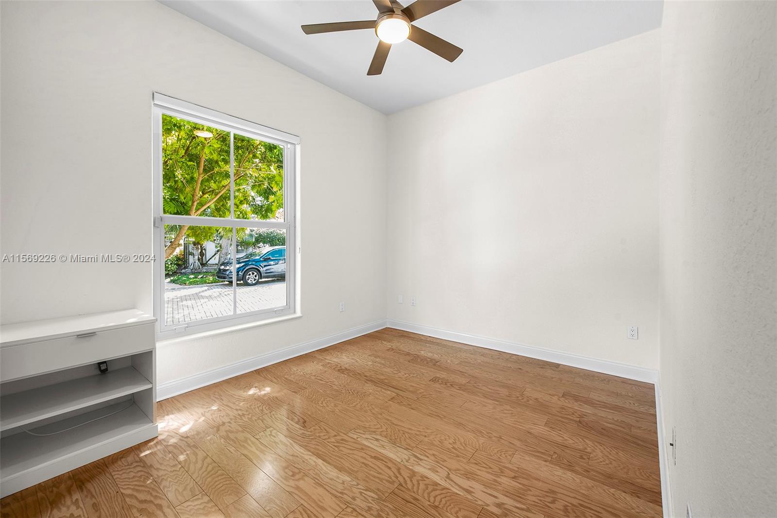 Listing Photo 16