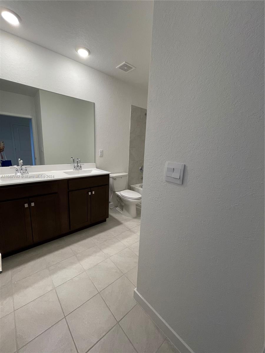 1672 SE 8th Ave 0, Homestead, Florida 33034, 4 Bedrooms Bedrooms, ,2 BathroomsBathrooms,Residentiallease,For Rent,1672 SE 8th Ave 0,A11567782