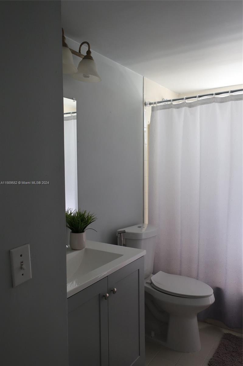 6910 NW 173rd Dr 1007, Hialeah, Florida 33015, 2 Bedrooms Bedrooms, ,2 BathroomsBathrooms,Residential,For Sale,6910 NW 173rd Dr 1007,A11569552