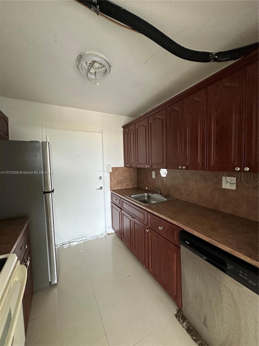 2000 NE 135th St 1010, North Miami, Florida 33181, 2 Bedrooms Bedrooms, ,2 BathroomsBathrooms,Residentiallease,For Rent,2000 NE 135th St 1010,A11570008
