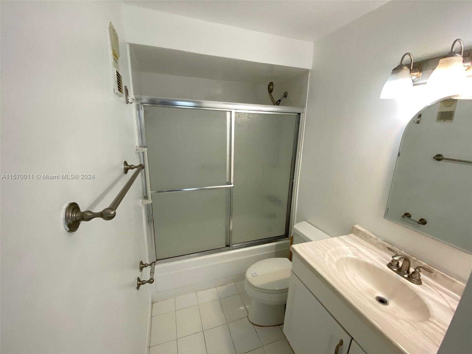 16750 NE 10th Ave 105, North Miami Beach, Florida 33162, 2 Bedrooms Bedrooms, ,2 BathroomsBathrooms,Residentiallease,For Rent,16750 NE 10th Ave 105,A11570011