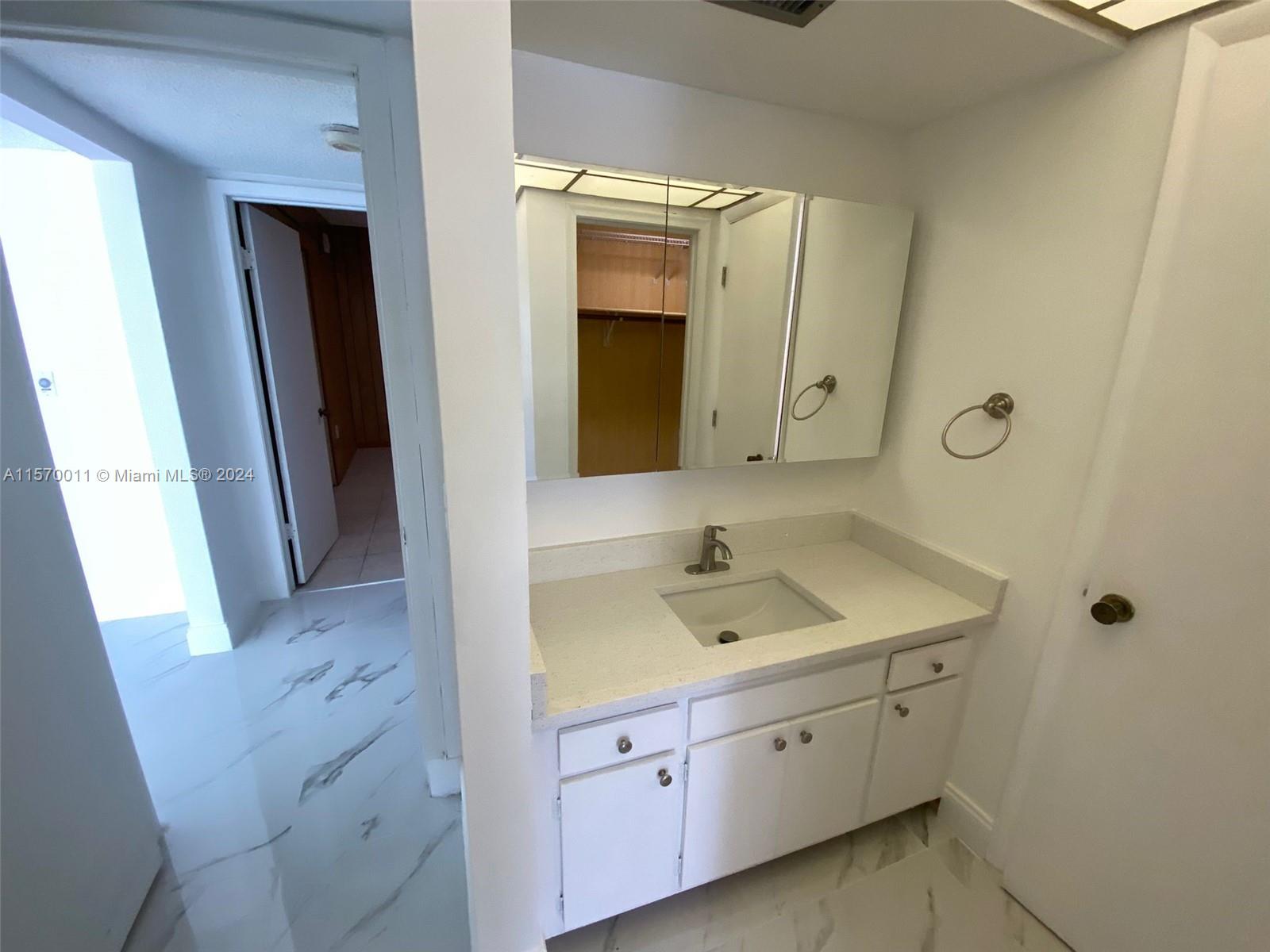 16750 NE 10th Ave 105, North Miami Beach, Florida 33162, 2 Bedrooms Bedrooms, ,2 BathroomsBathrooms,Residentiallease,For Rent,16750 NE 10th Ave 105,A11570011