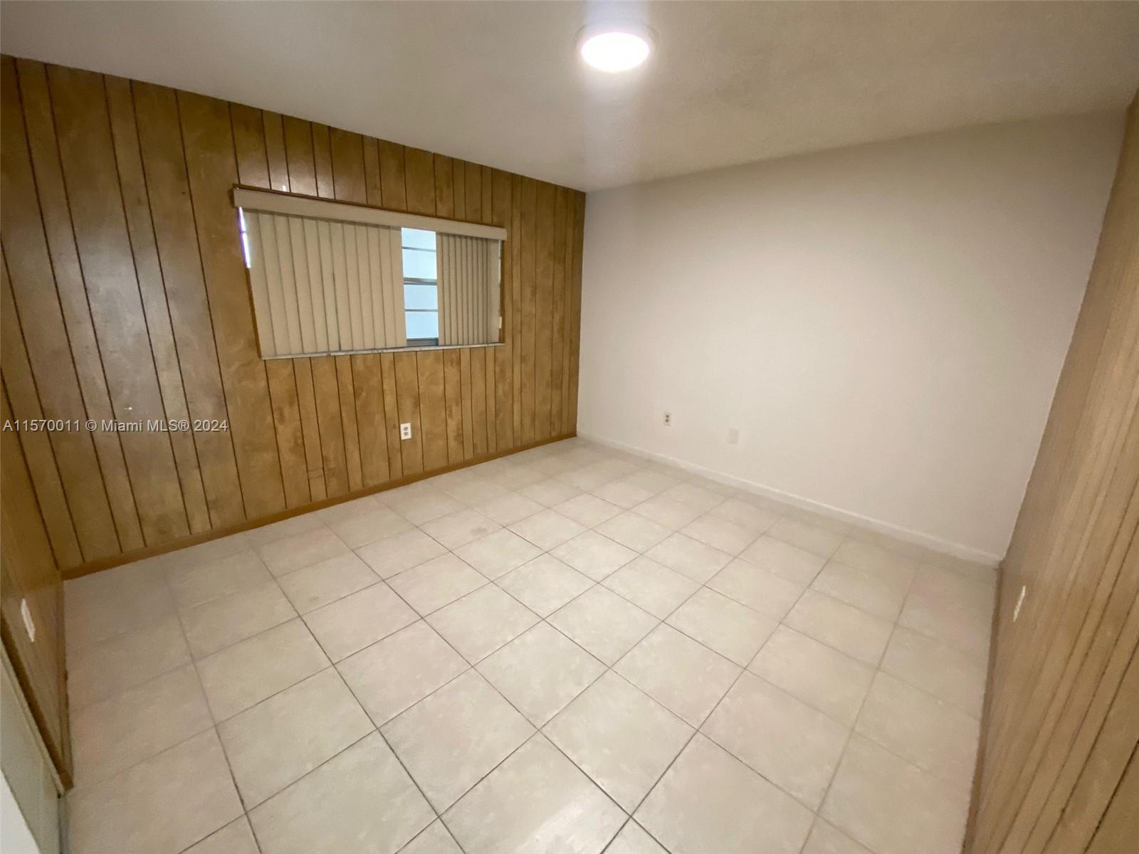 16750 NE 10th Ave 105, North Miami Beach, Florida 33162, 2 Bedrooms Bedrooms, ,2 BathroomsBathrooms,Residentiallease,For Rent,16750 NE 10th Ave 105,A11570011