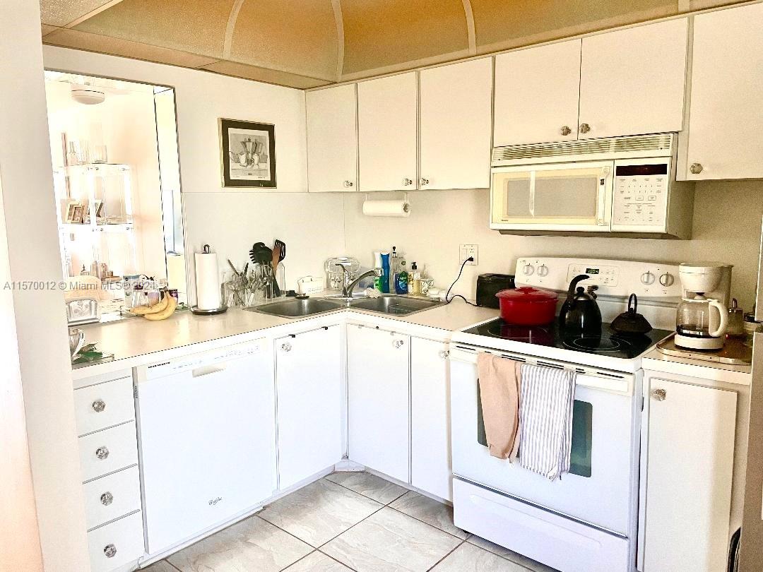 465 Paradise Isle Blvd 101, Hallandale Beach, Florida 33009, 2 Bedrooms Bedrooms, ,2 BathroomsBathrooms,Residentiallease,For Rent,465 Paradise Isle Blvd 101,A11570012