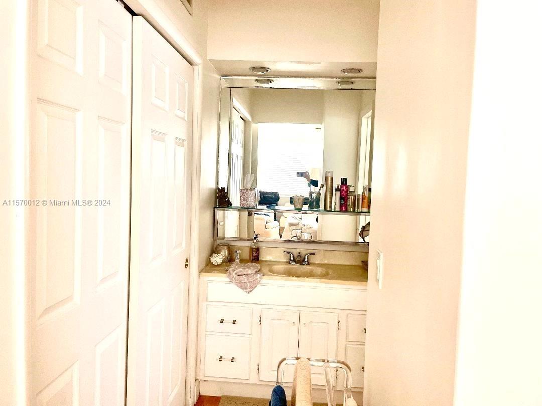 465 Paradise Isle Blvd 101, Hallandale Beach, Florida 33009, 2 Bedrooms Bedrooms, ,2 BathroomsBathrooms,Residentiallease,For Rent,465 Paradise Isle Blvd 101,A11570012
