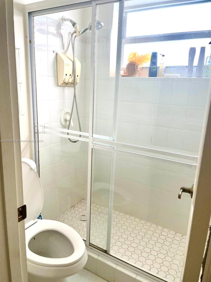 465 Paradise Isle Blvd 101, Hallandale Beach, Florida 33009, 2 Bedrooms Bedrooms, ,2 BathroomsBathrooms,Residentiallease,For Rent,465 Paradise Isle Blvd 101,A11570012