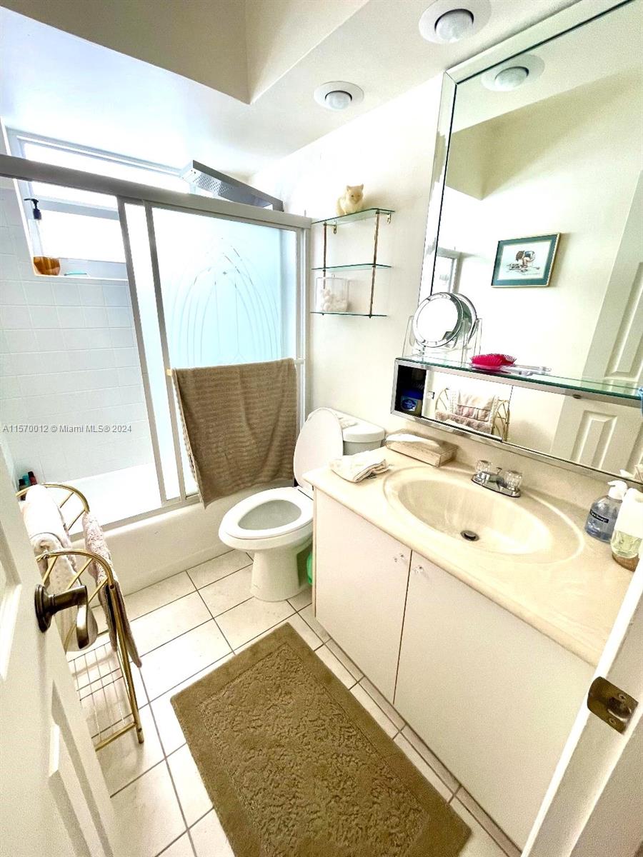 465 Paradise Isle Blvd 101, Hallandale Beach, Florida 33009, 2 Bedrooms Bedrooms, ,2 BathroomsBathrooms,Residentiallease,For Rent,465 Paradise Isle Blvd 101,A11570012