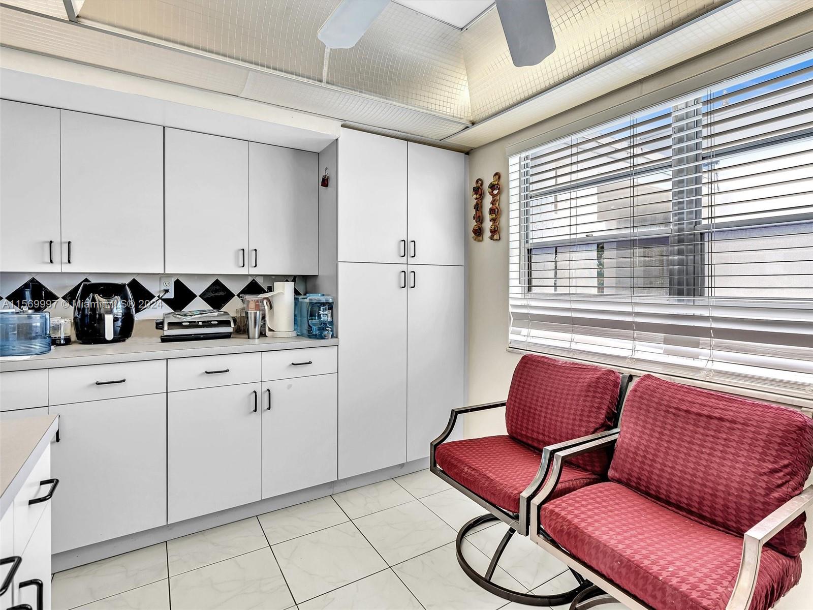 6921 Cypress Rd PH17, Plantation, Florida 33317, 2 Bedrooms Bedrooms, ,1 BathroomBathrooms,Residential,For Sale,6921 Cypress Rd PH17,A11569997